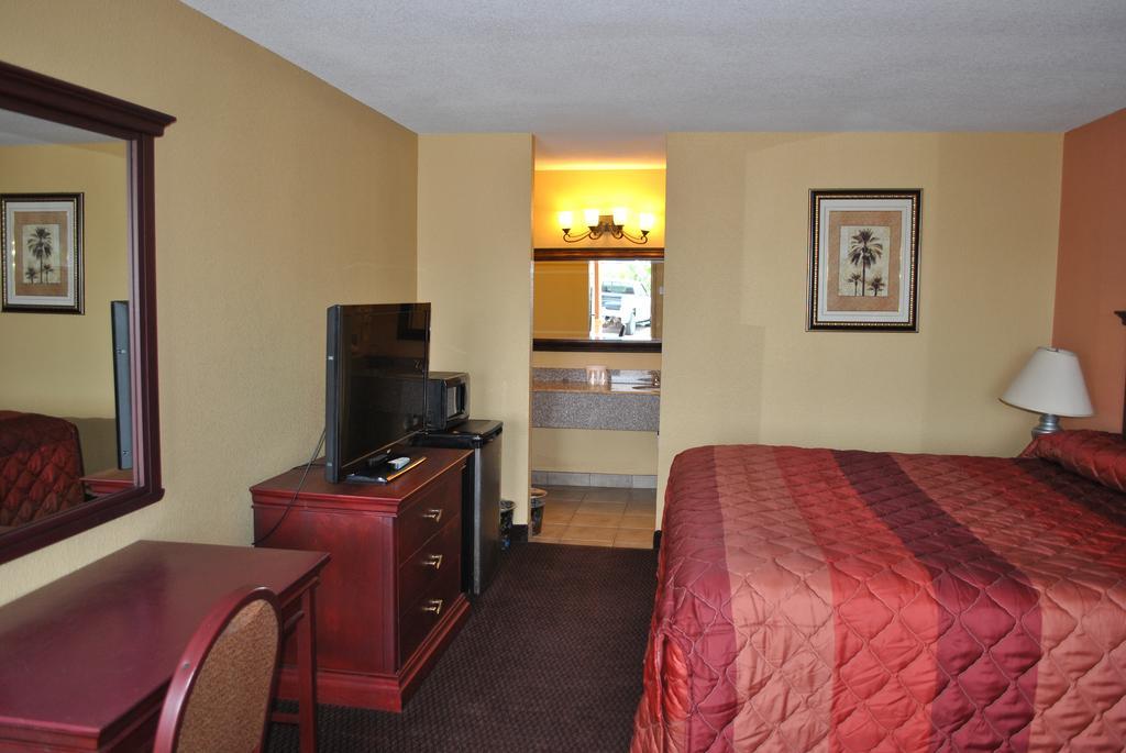 Executive Inn Brookshire Exterior photo