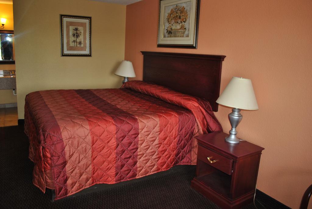 Executive Inn Brookshire Room photo